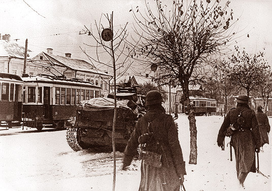 Немецко-фашистские войска в городе Калинин (ныне Тверь). /изображение взято из открытых источников/