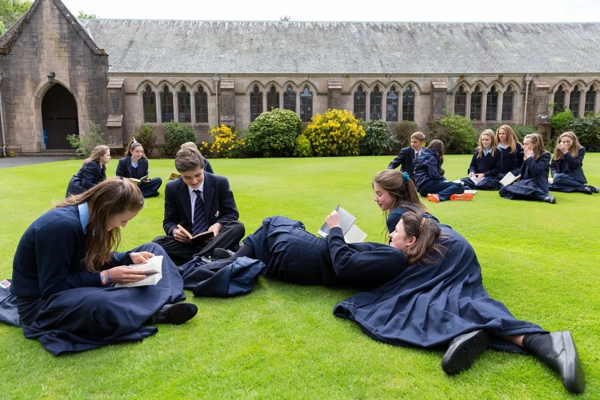 British school done. Послешкольное образование в Англии. Редингский университет Великобритания. Британские школы Пансионы. Средняя школа в Великобритании.