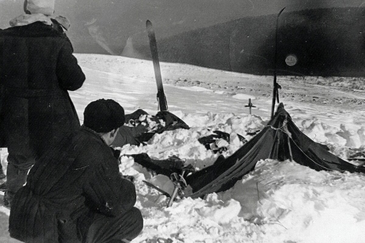Это действительно похоже на сход лавины, но спасать их пришли спустя длительное время. Фото из открытых источников.