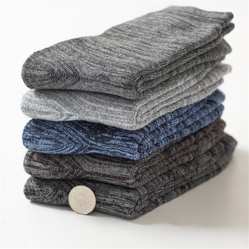 Голубые полотенца свернутые