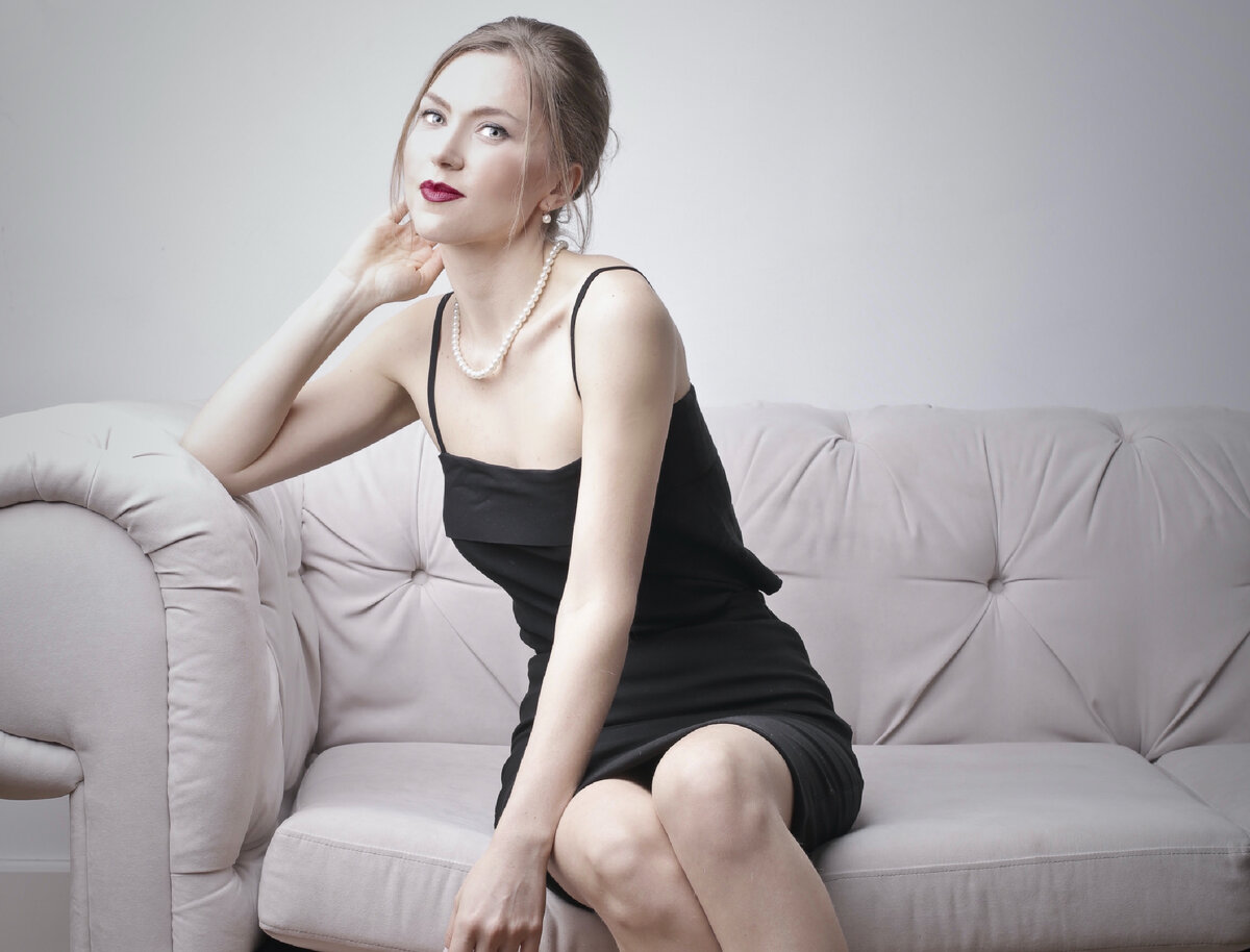 Фотография девушки взял из интернета, но она очень похоже на консультанта.