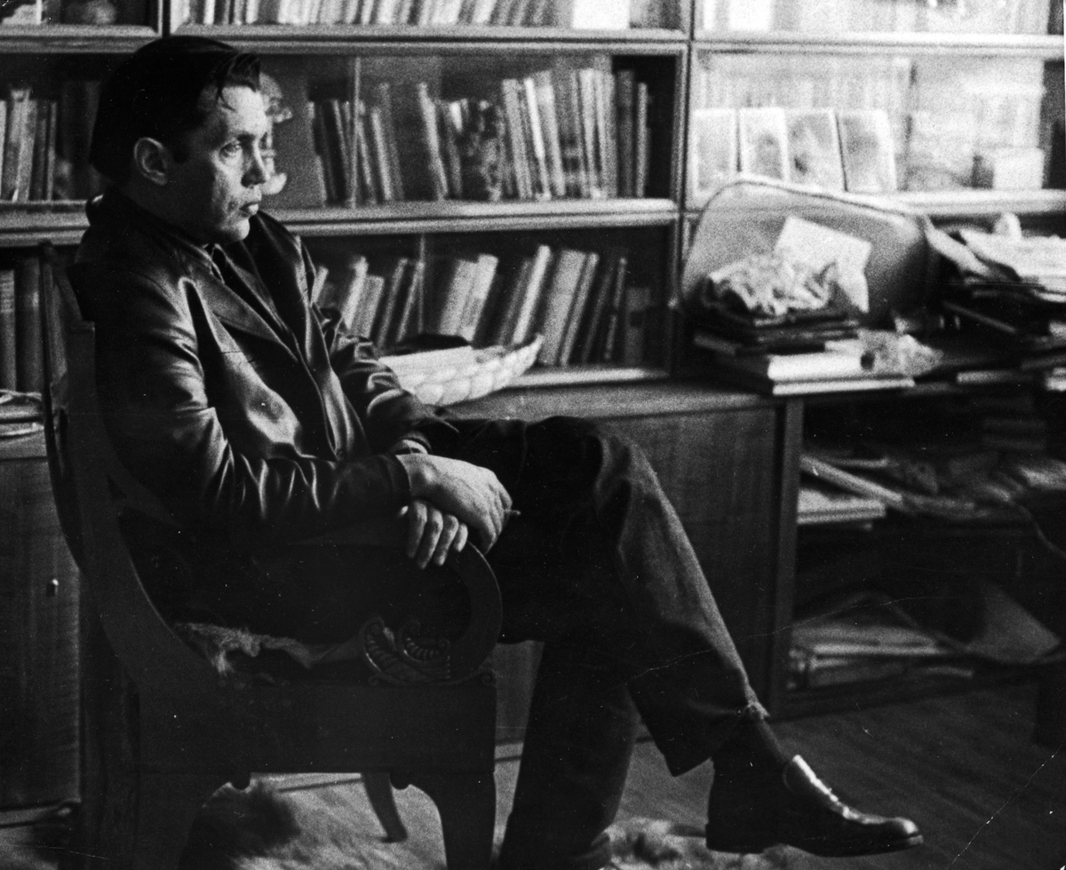 Роберт Рождественский