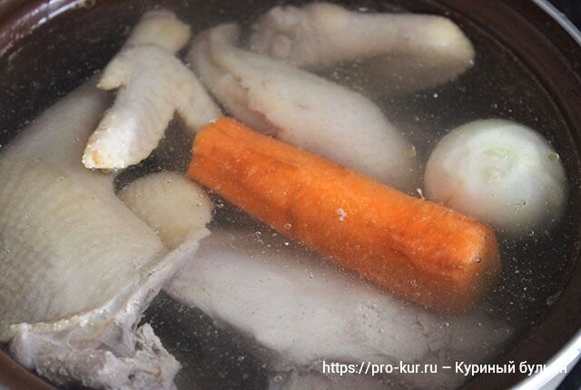 Сколько варить домашнюю курицу для бульона. Бульон из куриных лапок. сколько варить куриные лапки до готовности.