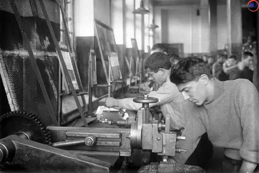 Первый спо. Фабрично-Заводском училище (ФЗУ). Школы ФЗУ В СССР. ФЗО 1940. Инженер СССР 1930е.