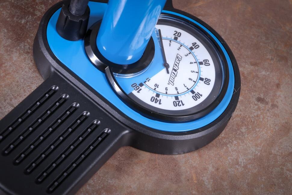 Напольный насос с манометром