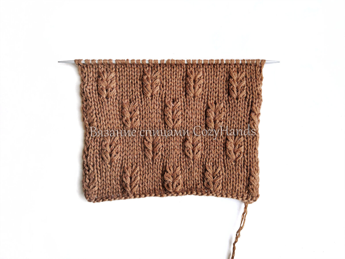 Универсальный узор спицами в виде объемных листиков на лицевой глади 