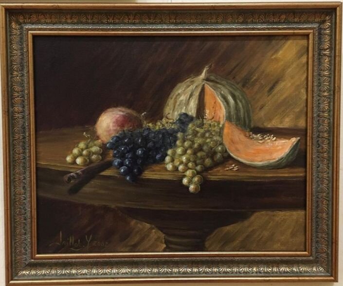 1. Работа Ива Франсуа Ги Жайо. Дыня, персик и виноград на тумбе стола, холст, масло 41*33 см 07/2002. Изображение из аккаунта художника в Инстаграм @yves63_art