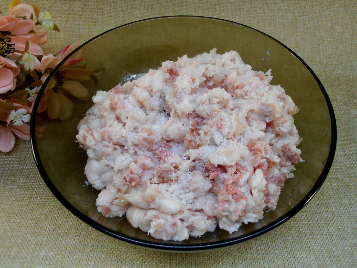 Соленое сало прокрученное через мясорубку с чесноком. Сало с чесноком перекрученное на мясорубке