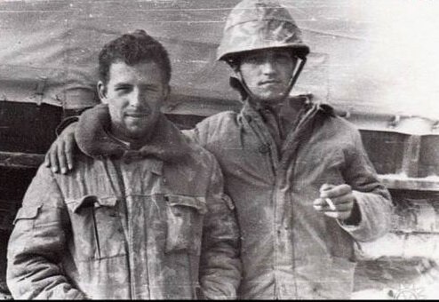 Олег Шешеро (слева)  и Виталий Грабовенко, Андхой, весна 1986 года. Фото О. Шешеро с сайта http://mmg-shora.ucoz.ru/