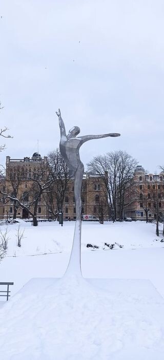 Рига, статуя Мариса Лиепы, 1.02. 2022г