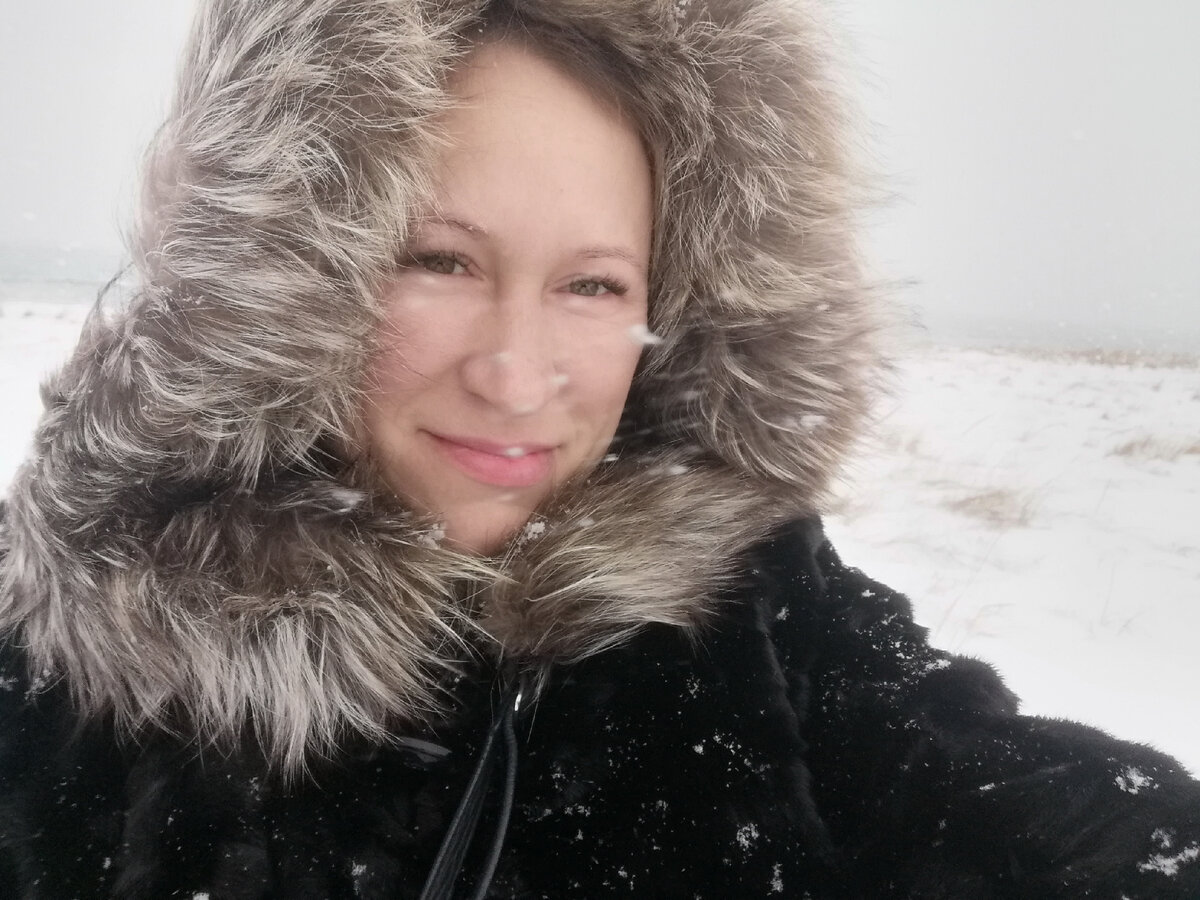 Сдувает))) Но, в шубе тепло)