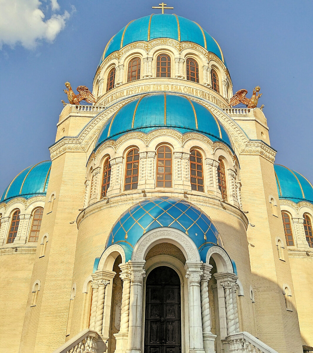 Храм Троицы Живоначальной на Борисовских прудах. Фото автора.