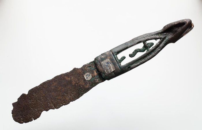 Кинжал из Галичского клада. Рубеж III-II тыс. до н. э. Россия, Костромская обл. С. Туровское.