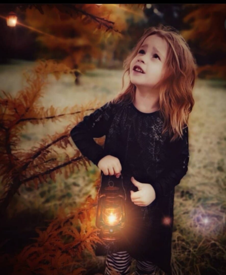 Одна из первых моих работ, туника и штанишки (костюм ведьмочки) . На фото старшая дочь, Владислава