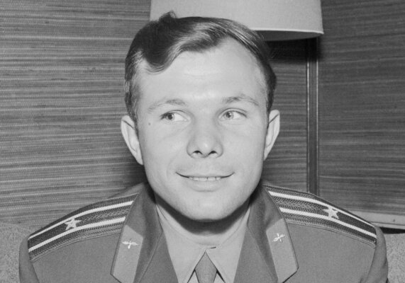 Почему первым был Гагарин, и как родилась фраза «Поехали!» | Деловой ...