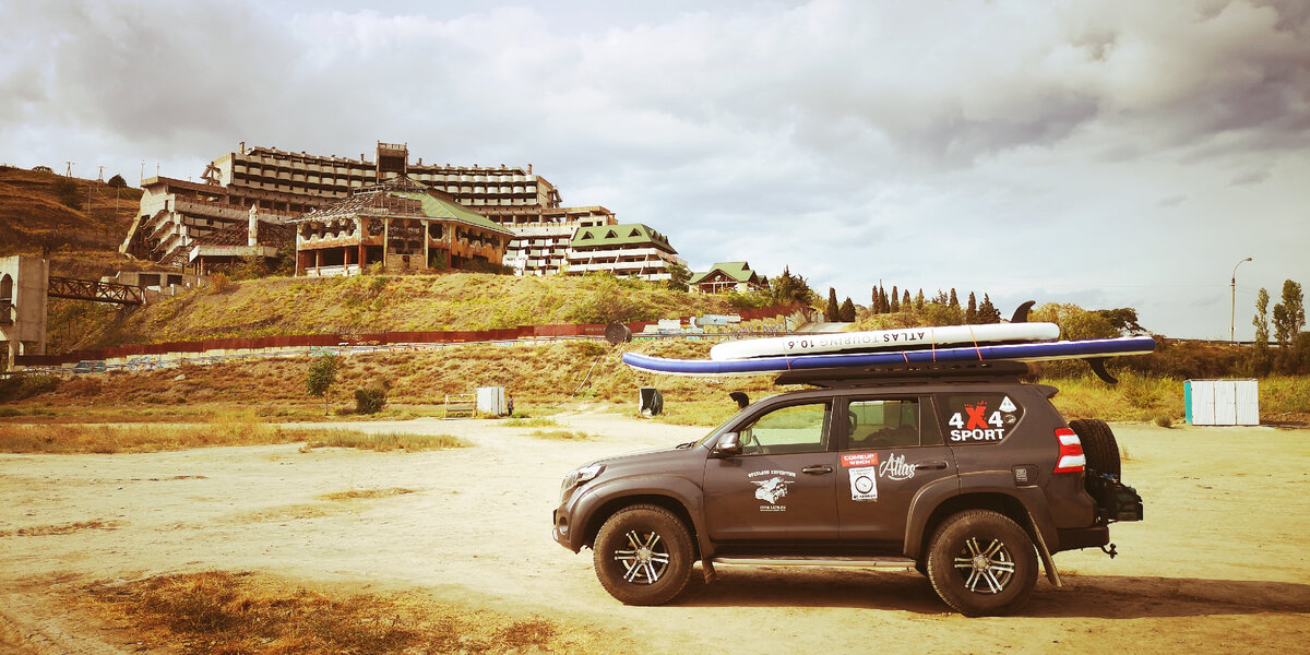 Морское и заброшенный отель