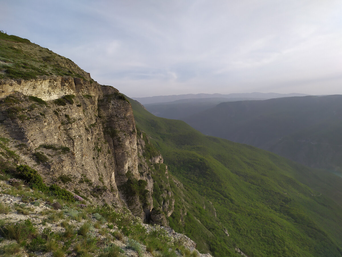 Скалы Сулакского каньона 