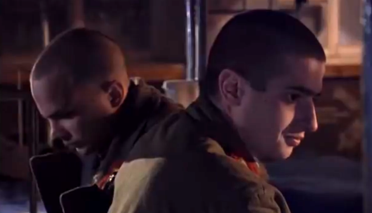 Кадр из кинофильма "Курсанты", 2004 г., режиссер Андрей Кавун, сценарист Зоя Кудря, композиторы Дарин Сысоев, Гарик Сукачев (скриншот)