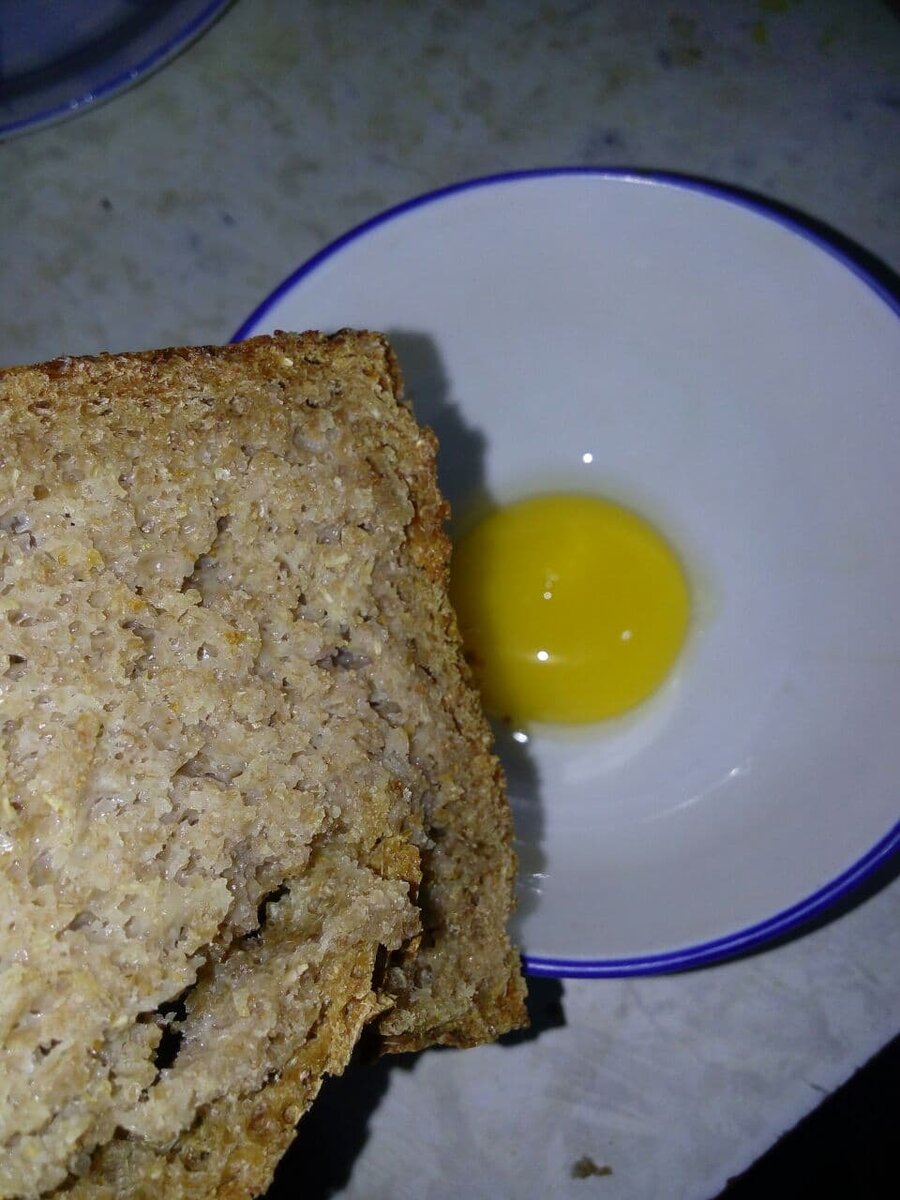 В сырых желтках много витамина D. Я каждый день съедаю один в день