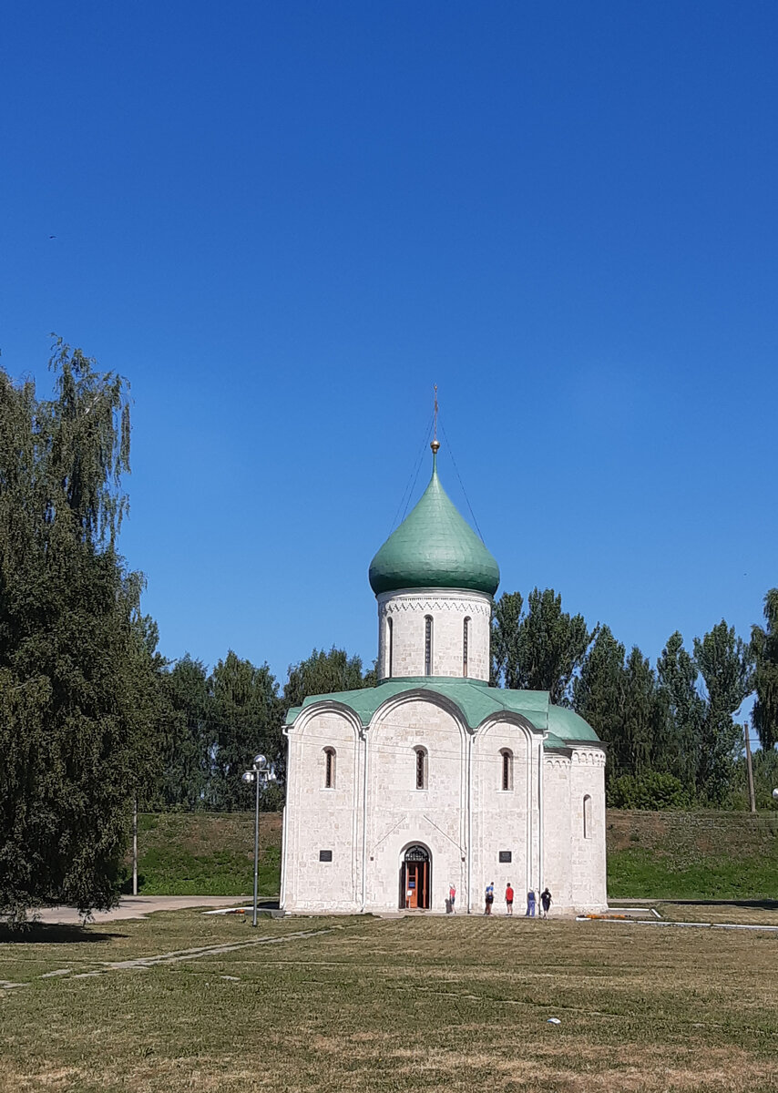 Известнейший храм не только в Переяславле-Залесском, но и во всем мире. Спасо-Преображенский собор, XII в.