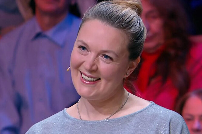  В любимой многими советской комедии «Любовь и голуби» Лада Сизоненко сыграла младшую дочь Василия и Надюхи — Олю, «папину заступницу».-4