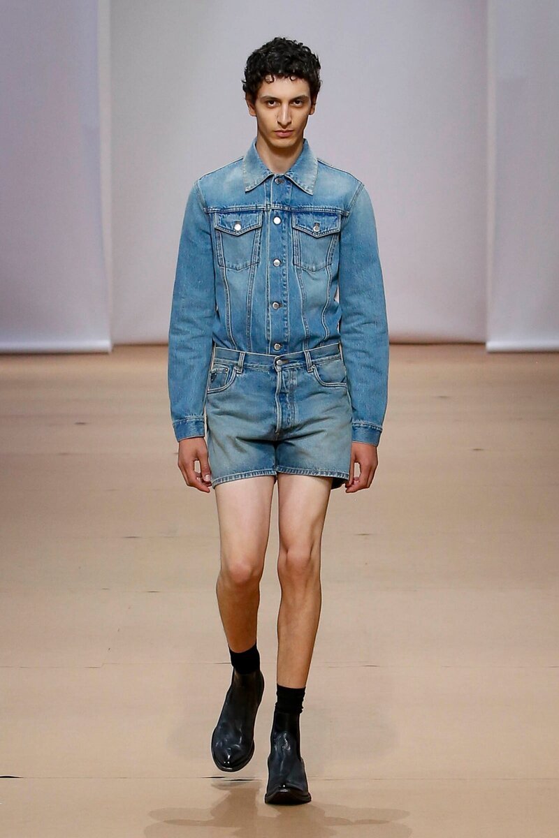     Prada весна-лето 2023