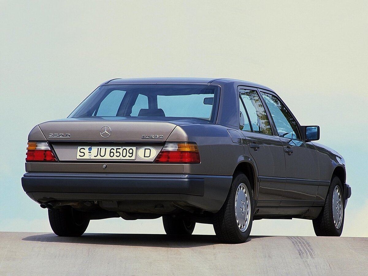 Mercedes-Benz W124 седан