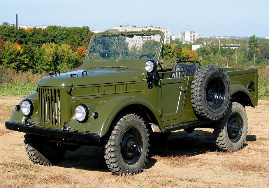 вот такой "козел" с тентованным верхом стоял в гараже дяди (яндекс-картинки)