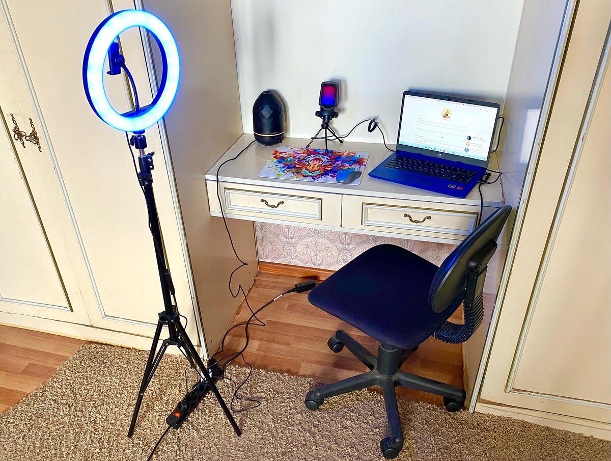 Скромно, но очччень со вкусом) 🧑🏼‍🎤