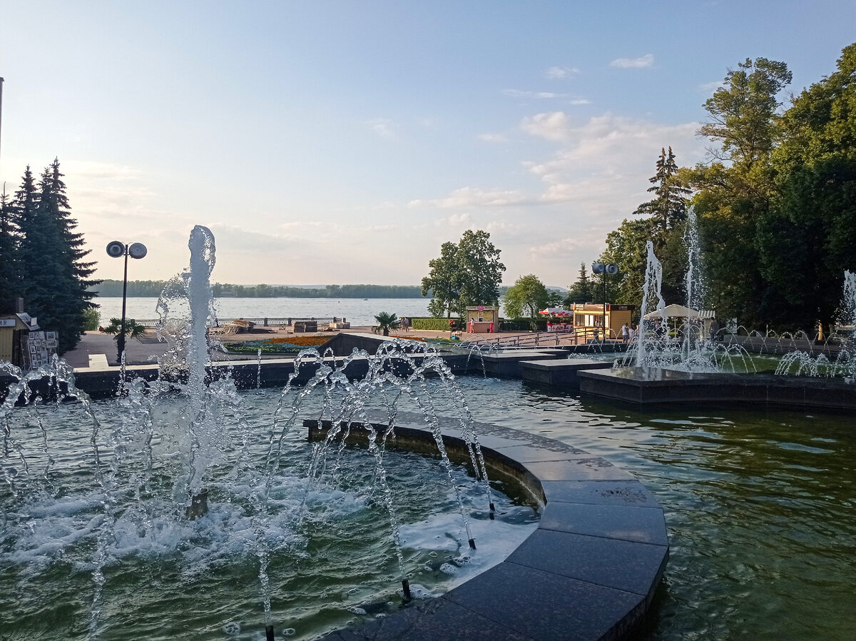 Поющие фонтаны на Орловской набережной в Самаре |← галерея|