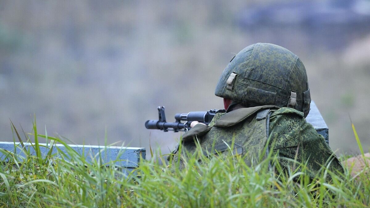    Военнослужащий армии РФ© РИА Новости / Александр Гальперин