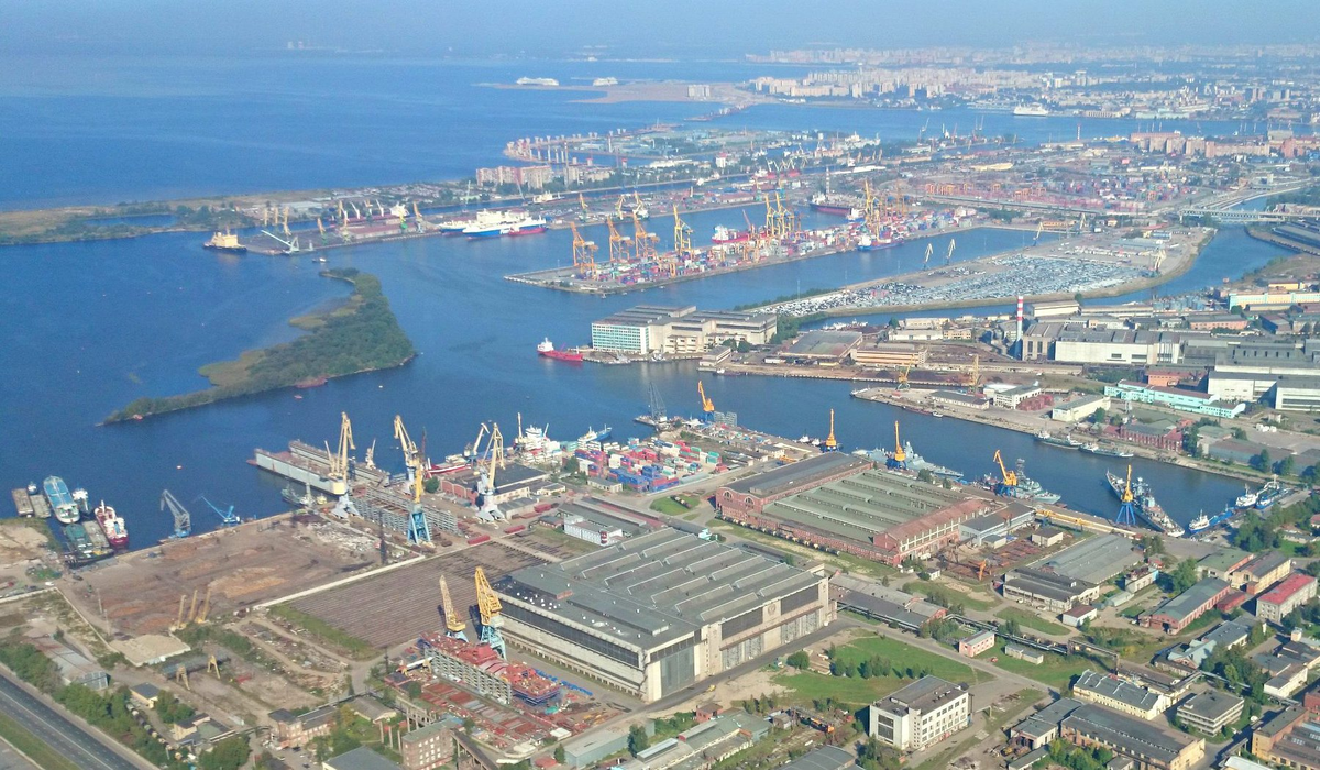 Завод порта. Санкт-петербург завод янтарь. Усть луга ойл терминал. Резервуарный парк усть луга. Северсталь комбинат череповец.