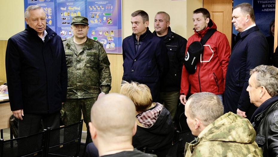    Александр Беглов в военкомате Приморского района. Автор фото: gov.spb.ru