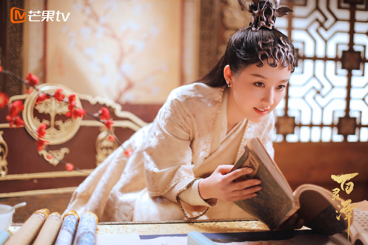 Кадр из китайской дорамы "Озеро ста духов"