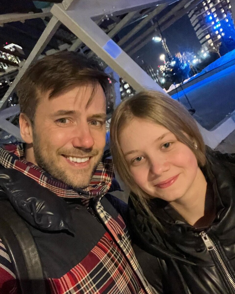 Дочь ивана жидкова фото Зовет меня дедом": экс-супруг Арнтгольц Иван Жидков показал молодую возлюбленную