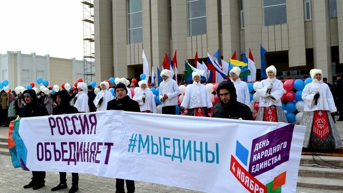     С этого танца в полдень 4-го ноября начнется праздничное мероприятие «Мы вместе» в День народного единства на площади у драматического театра.