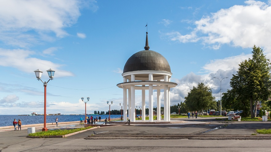 Петрозаводск это. Ротонда Петрозаводск. Карелия Петрозаводск набережная. Ротонда на набережной Петрозаводска. Петрозаводск набережная Онежского озера.