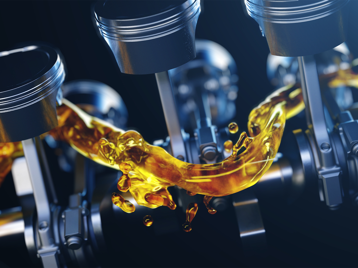 Задача моторного масла — снизить трение между деталями двигателя за счет создания масляной пленки. 