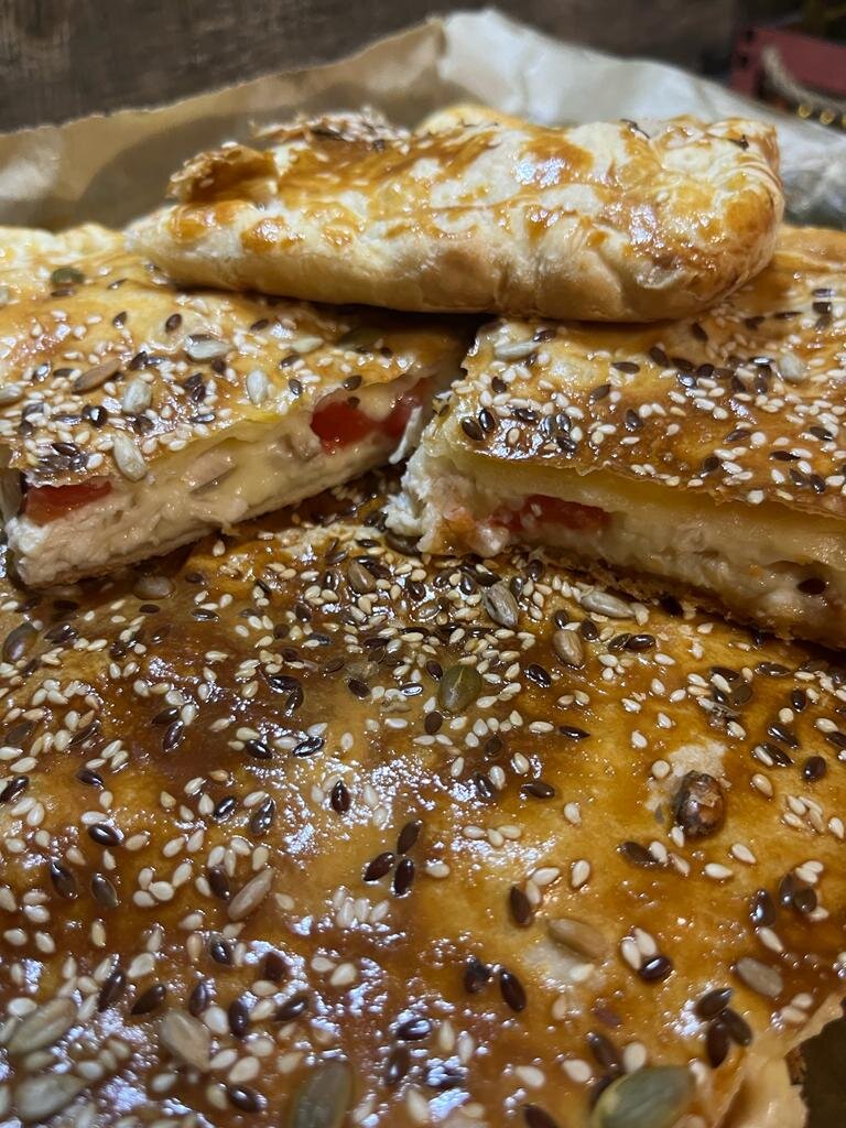 Готовим пирог дома-из готового бездрожжевого слоёного теста.