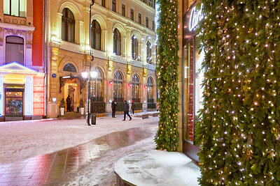    Новогодние украшения на объекте торговли в Москве ©М. Денисова Сайт мэра Москвы
