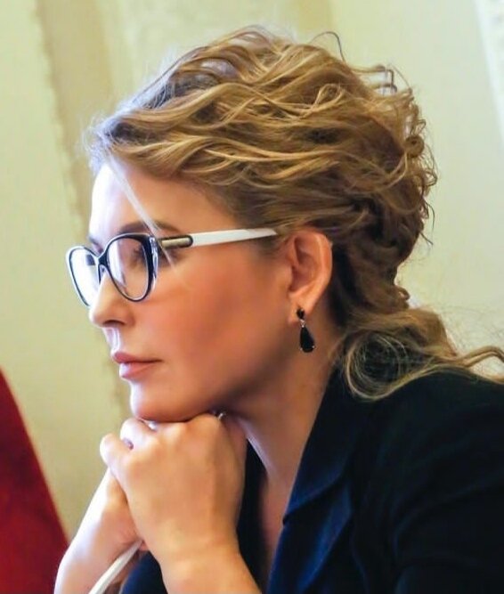 Юлия Тимошенко (Григян) – самая известная украинская женщина-политик. Ее деятельность вызывает неоднозначные оценки не только в России, но и в самой Украине. Первый и пока единственный премьер-министр Украины женского пола. 