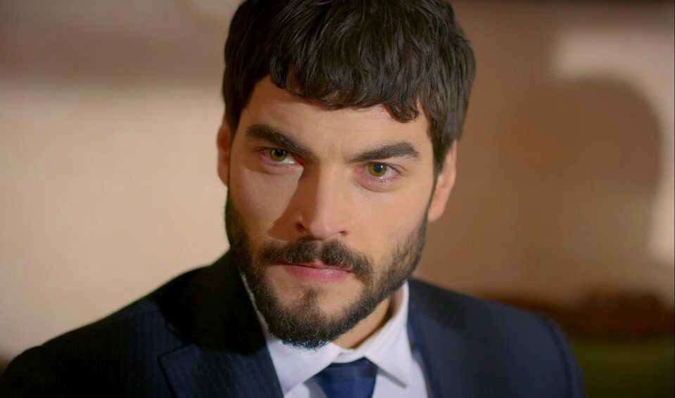 кадр из сериала "Ветреный"