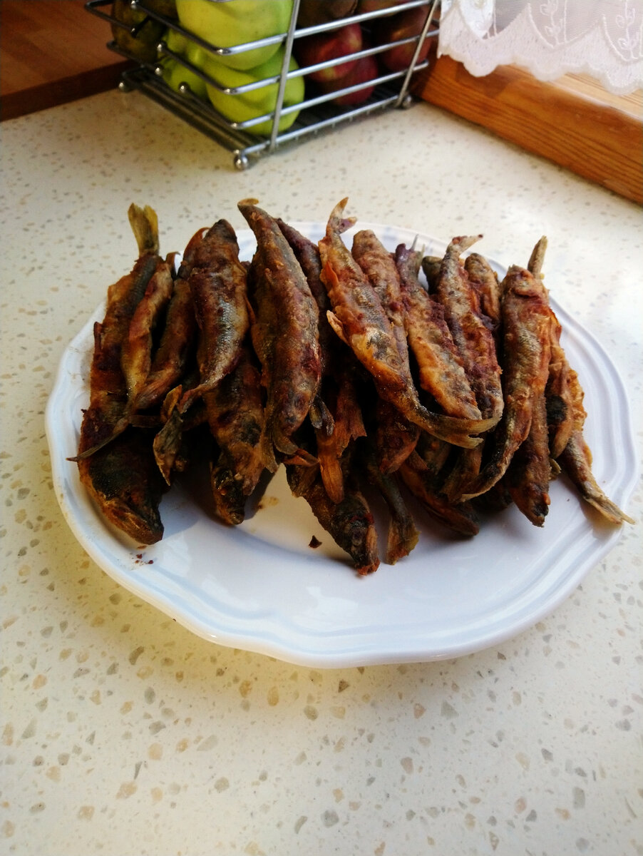 Сегодня жарили корюшку. Вкуснятина, скажу я вам! 