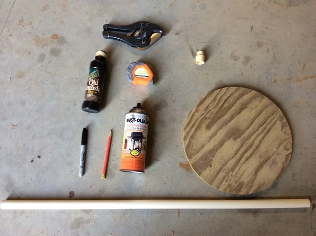 Вместо ножниц ПВХ можно использовать обычное полотно от ножовки по металлу.