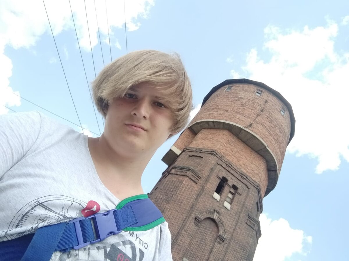 Я и башня. Фото автора. 