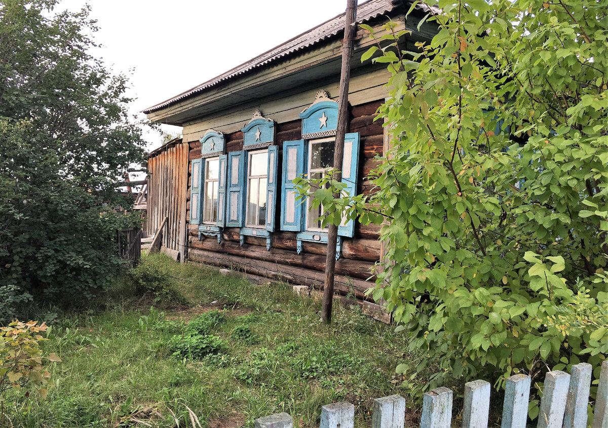 Старый деревянный дом. Обновить, ремонт, поднять, снести