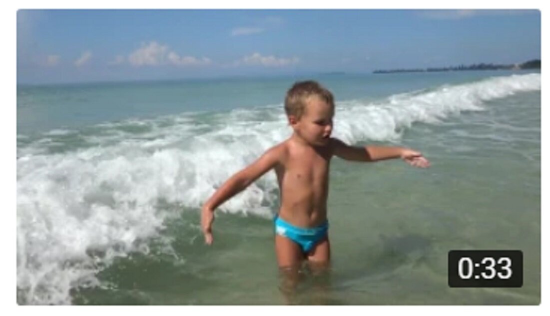 Как Данила в море с медузами купался.