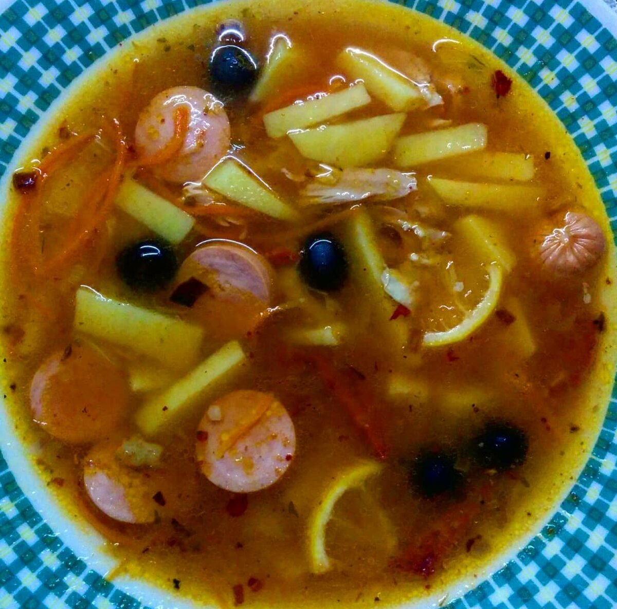Сытно, вкусно, зажиточно. Солянку обожают те, кто понимает толк в еде