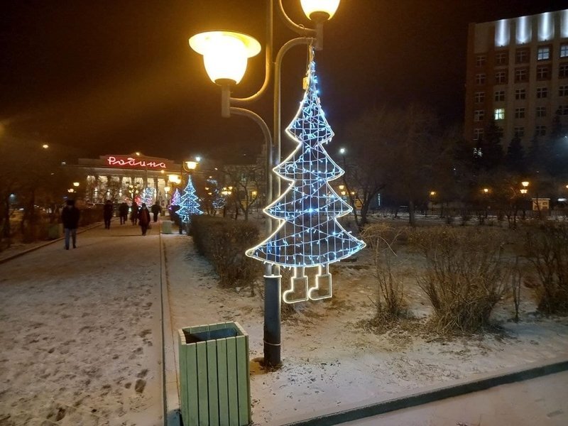 Ёлочки в валенках на площади Ленина, декабрь 2021 года
Фото: ИА "Чита.Ру"