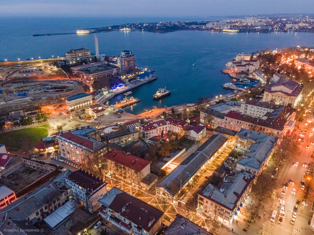 Перекрёсток улицы Маковского с проспектом Нахимова